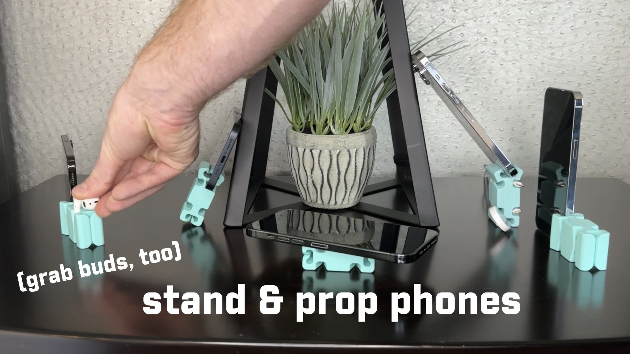 Stand Phones Grab Buds