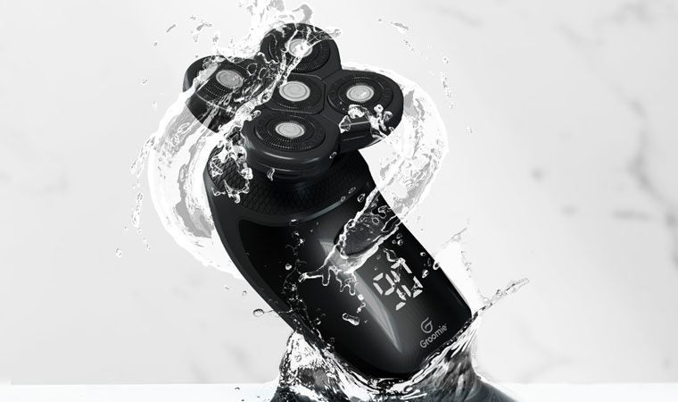 Groomie adv shaver wet 1