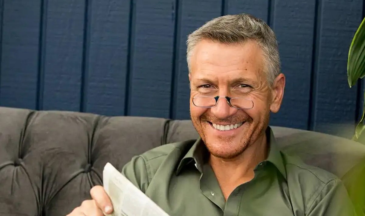 Paper reader guy